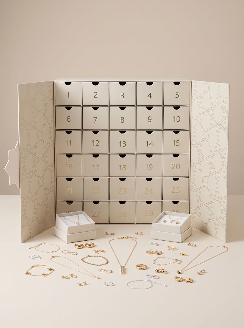 Gold Edition: all thirty pieces of jewellery laid out in front of the box